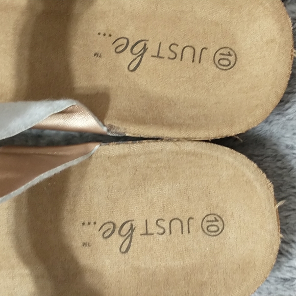 Just be size 10 ladies sandals in gold - Picture 2 of 4